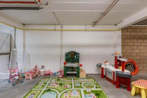 Фотография из галереи Huswell - Villa Near Beach with Double Parking в городе Остдёйнкерке