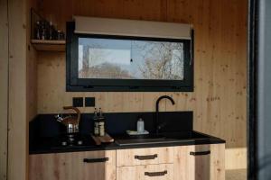 Η κουζίνα ή μικρή κουζίνα στο Parcel Tiny House Cuverie au coeur des vignes +52 φωτογραφίες