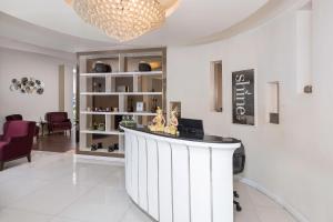 Area soggiorno di Sheraton Bandung Hotel & Towers