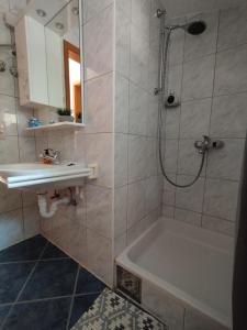 ห้องน้ำของ VILLA VENDULA, 60 metrů od moře +39 ภาพ