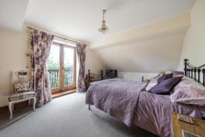 En eller flere senge i et værelse på Priory cottage