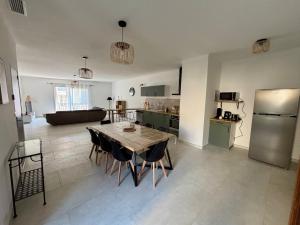 Η κουζίνα ή μικρή κουζίνα στο Appartement 100 m carré pour 6 à 8 personnes