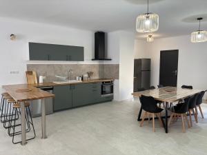 Η κουζίνα ή μικρή κουζίνα στο Appartement 100 m carré pour 6 à 8 personnes +8 φωτογραφίες