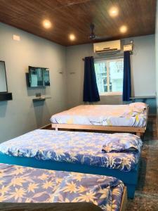 Postel nebo postele na pokoji v ubytování Bob Marley Beach Resort