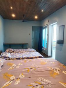 Postel nebo postele na pokoji v ubytování Bob Marley Beach Resort