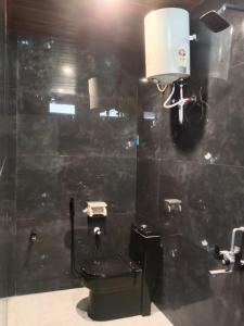 Koupelna v ubytování Bob Marley Beach Resort