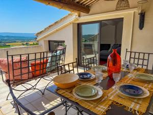 Balkón nebo terasa v ubytování Maison de village avec vue panoramique proche Gordes