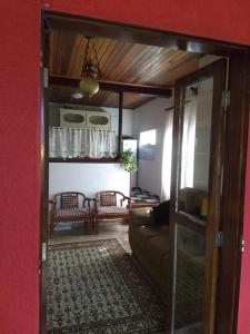 Χώρος καθιστικού στο Pousada Campos do Jordão-Casa da Dine-familiar