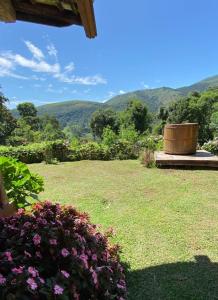 Nespecifikovaný výhled na hory nebo výhled na hory při pohledu z prázdninového domu