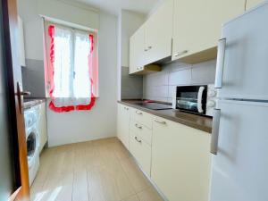 Kuchyňa alebo kuchynka v ubytovaní Appealing holiday home in Denia with private pool