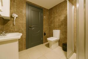A bathroom at Monezza Avcılar