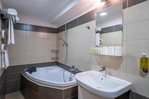 Ένα μπάνιο στο Hotel u Ledu