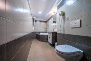 Ένα μπάνιο στο Hotel u Ledu