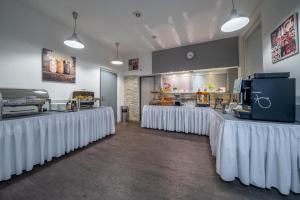 Η κουζίνα ή μικρή κουζίνα στο Hotel u Ledu