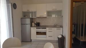 Kuchyň nebo kuchyňský kout v ubytování Apartments Karlo