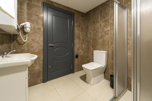 A bathroom at Monezza Avcılar