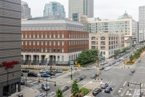 Imagine din galeria proprietății Blueground Bridge Plaza rooftop nr Brooklyn Bridge NYC-1872 în Brooklyn