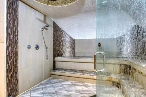 Un baño de Blueground Bridge Plaza rooftop nr Brooklyn Bridge NYC-1872 37 fotos más