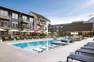 an image of a swimming pool at a hotel at Blueground Round Rock pool nr Chisholm Trail ATX-325 in Austin