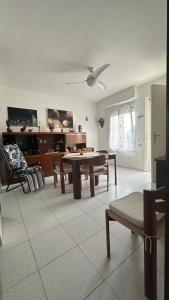 a living room with a table and chairs at Villetta Tina in Siponto