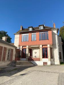 Gallery image of AuxR Etape La Maison du Randonneur in Auxerre