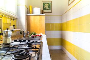A kitchen or kitchenette at Santonofrio SKY Terrace Penthouse