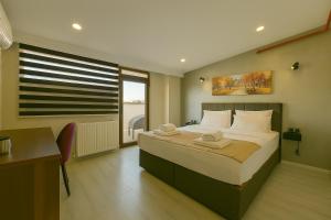 A bed or beds in a room at Monezza Avcılar