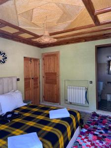 Postel nebo postele na pokoji v ubytování auberge atlas tamatertt