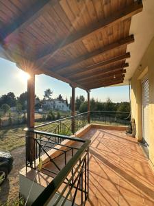 Balkoni atau teres di Yucca house
