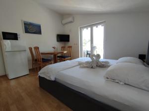 เตียงในห้องที่ VILLA VENDULA, 60 metrů od moře