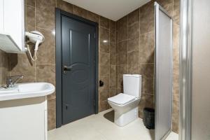 A bathroom at Monezza Avcılar