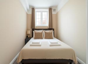 a bedroom with a large bed with a window at Spacious 2-Bedroom Apartment in Crystal Palace in London