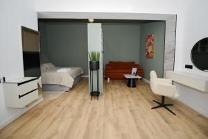 TV a/nebo společenská místnost v ubytování More Medici Apartments