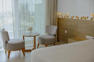 Кровать или кровати в номере Seasons Hotel (Adults Only)