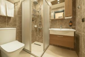 A bathroom at Monezza Avcılar Még 37 kép