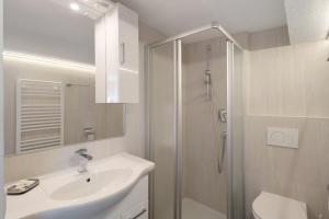 Koupelna v ubytování Pension Waldheim Rooms + 119 fotografií