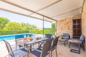 Basen w obiekcie Villa Fernando lub w pobliżu