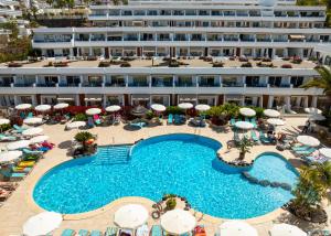 The swimming pool at or close to HOVIMA Panorama