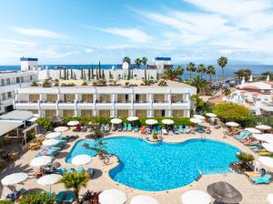 The swimming pool at or close to HOVIMA Panorama
