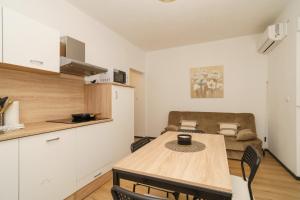 Kuchyň nebo kuchyňský kout v ubytování Blue Heaven Apartments