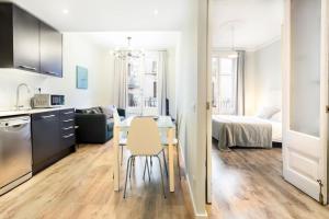 Kuchyň nebo kuchyňský kout v ubytování Centric 2bedroom in Las Ramblas 3 1A