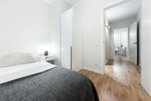 Postel nebo postele na pokoji v ubytování Centric 2bedroom in Las Ramblas 3 1A