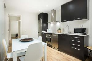 Kuchyň nebo kuchyňský kout v ubytování Centric 2bedroom in Las Ramblas 3 1A