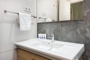 Koupelna v ubytování Centric 2bedroom in Las Ramblas 3 1A