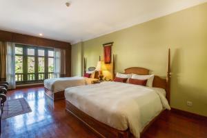Łóżko lub łóżka w pokoju w obiekcie Prince Angkor Hotel & Spa