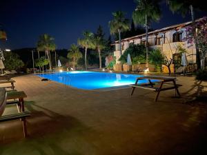 Bazén v ubytování Xanthos Hotel Patara Ev nebo v jeho okolí