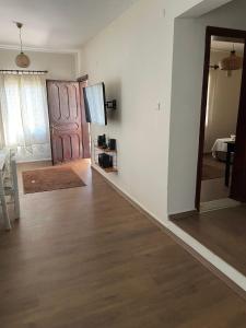 TV a/nebo společenská místnost v ubytování Xanthos Hotel Patara Ev