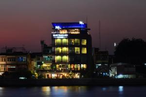 Baan Wanglang Riverside, Bangkok