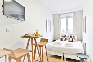 Giường trong phòng chung tại Studio proche de la capitale Asnières-III