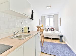 Nhà bếp/bếp nhỏ tại Studio proche de la capitale Asnières-III +12 ảnh